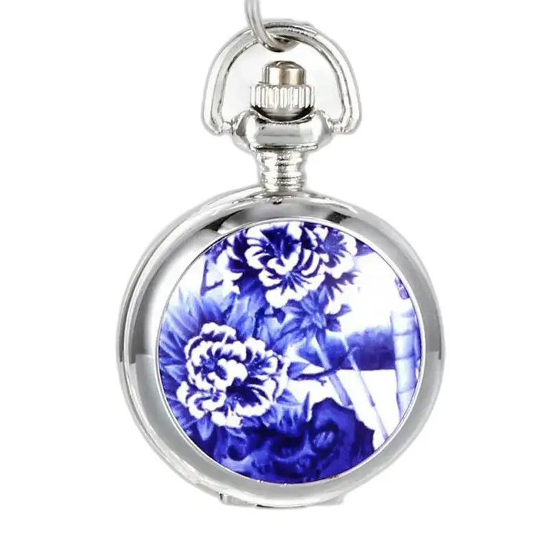 Silver Blue Flowers halskjedeklokke med elegant blått blomsterdesign
